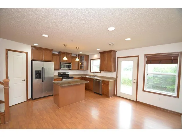 $2,350 | 15661 60th Avenue North, Plymouth, MN 55446