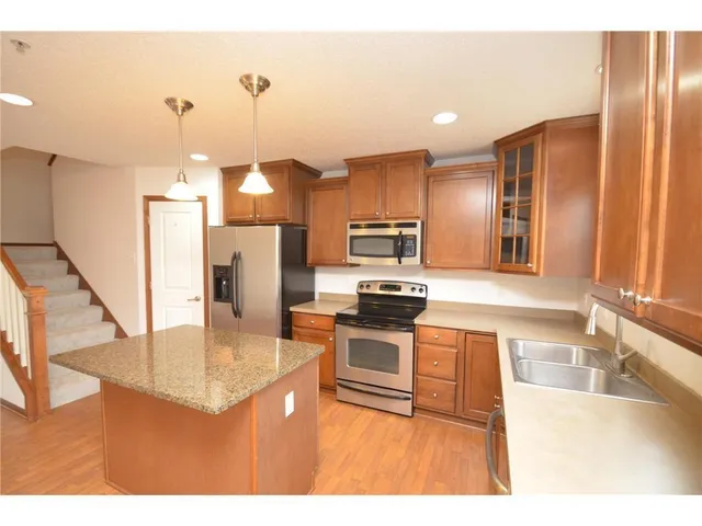 $2,350 | 15661 60th Avenue North, Plymouth, MN 55446