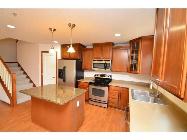 $2,350 | 15661 60th Avenue North, Plymouth, MN 55446