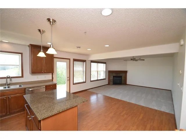 $2,350 | 15661 60th Avenue North, Plymouth, MN 55446