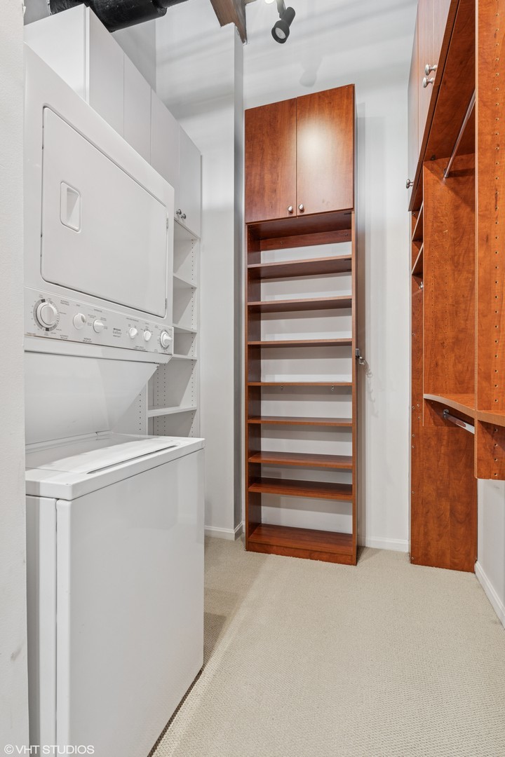 331 South Peoria Street, Unit PH6 Chicago, IL 60607 - Photo 19 of 46 a view of walk in closet with empty racks