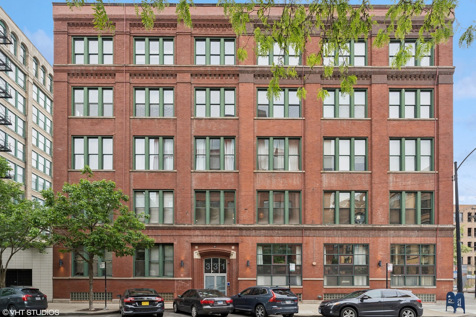 331 South Peoria Street, Unit PH6 Chicago, IL 60607 - Photo 2 of 46 a front view of a building with lot of windows