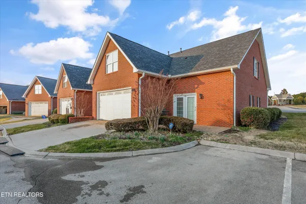 $389,900 | 1712 Wisteria View Way, Knoxville, TN 37914