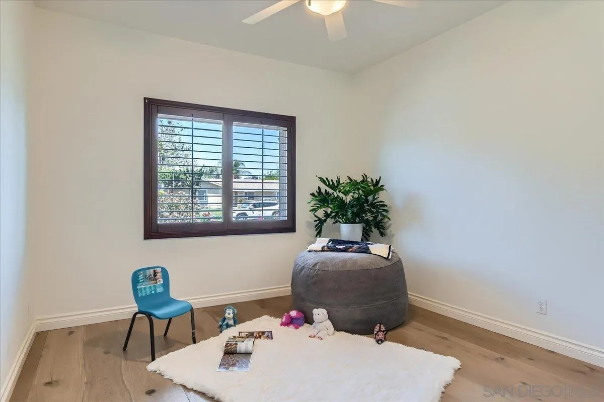 12709 Oak Knoll Road Poway, CA 92064 - Photo 21 of 36 a workspace with furniture and window