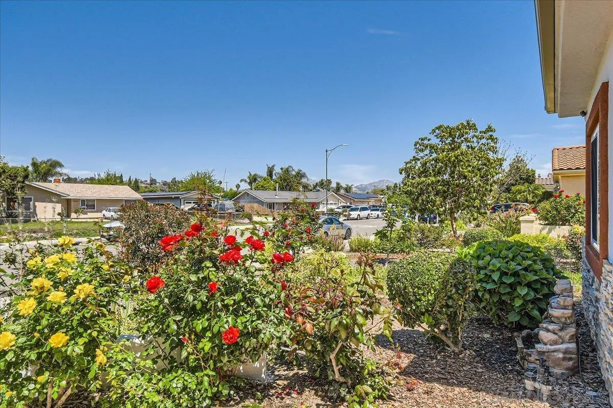 12709 Oak Knoll Road Poway, CA 92064 - Photo 4 of 36