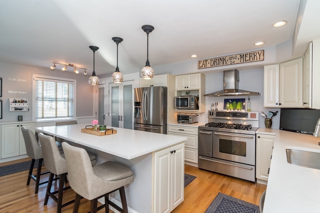 20 Sherwood Road Natick, MA 01760 - Photo 3 of 26 Gallery Image 3