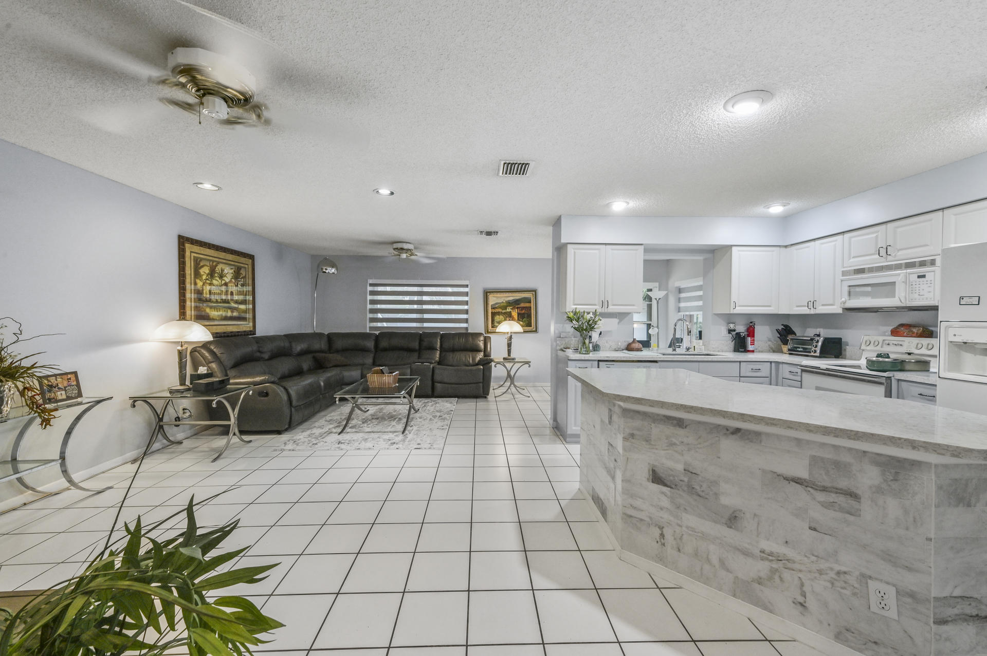 10065 Country Brook Road Boca Raton, FL 33428 - Photo 14 of 48 Living 6