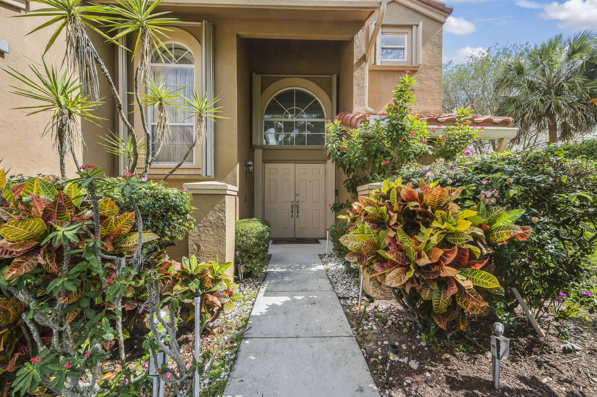 10065 Country Brook Road Boca Raton, FL 33428 - Photo 7 of 48 Front 7