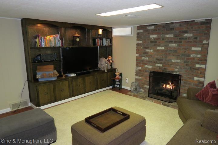 332 Cloverly Road Grosse Pointe, MI 48236 - Photo 31 of 40 image12.jpg