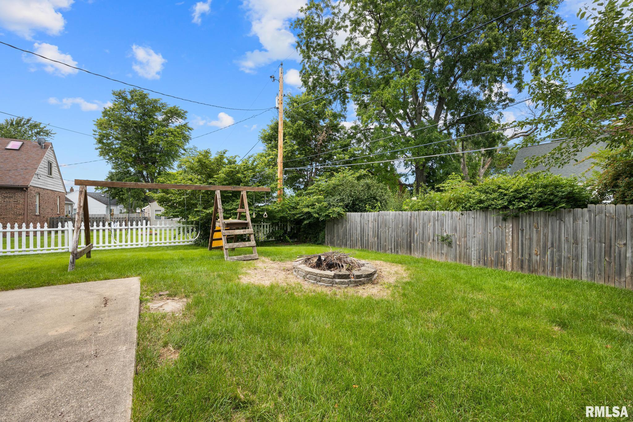 1323 West Circle Road Peoria, IL 61604 - Photo 36 of 43
