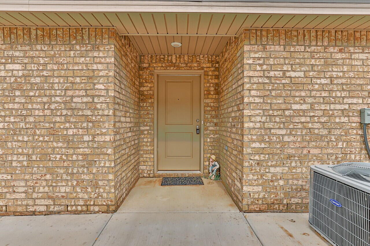 1901 Langford Avenue, Unit B Lubbock, TX 79407 - Photo 2 of 11 a bathroom with a shower