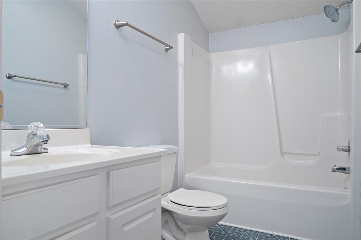 606 Windward Way Heyworth, IL 61745 - Photo 18 of 30 a bathroom with a sink a toilet and a bathtub