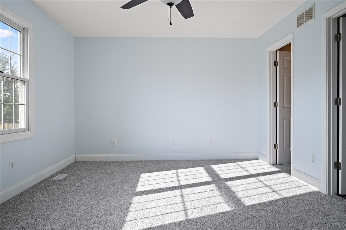 606 Windward Way Heyworth, IL 61745 - Photo 9 of 30 an empty room with a window