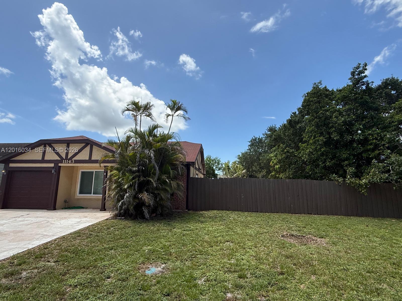 11143 Model Circle East Boca Raton, FL 33428 - Photo 2 of 29