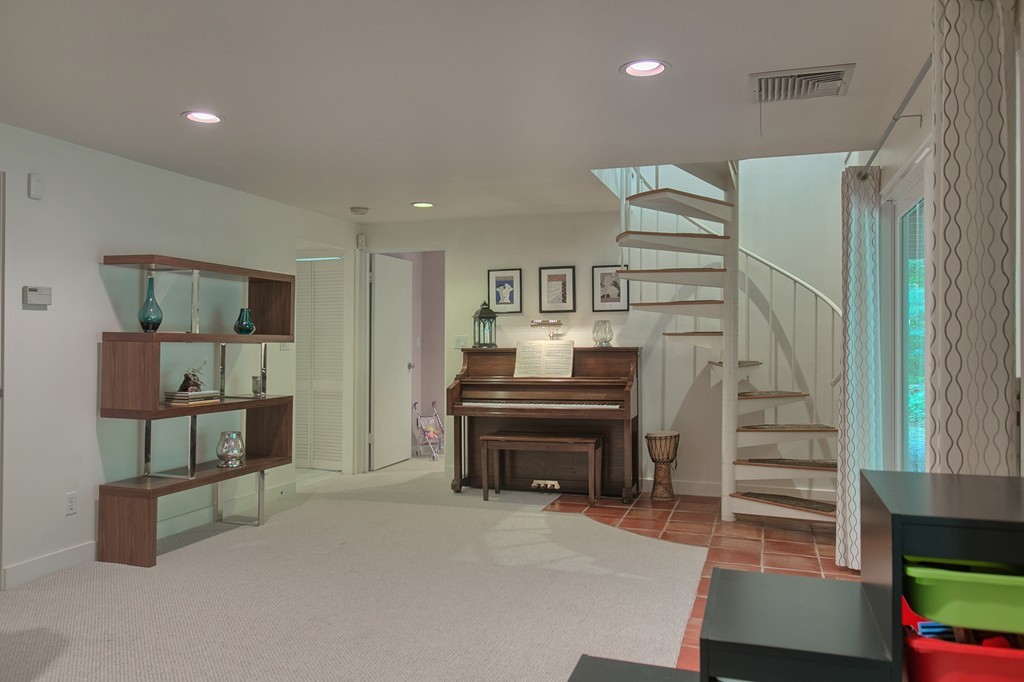 67 Outlook Road Billerica, MA 01862 - Photo 11 of 27 Gallery Image 11