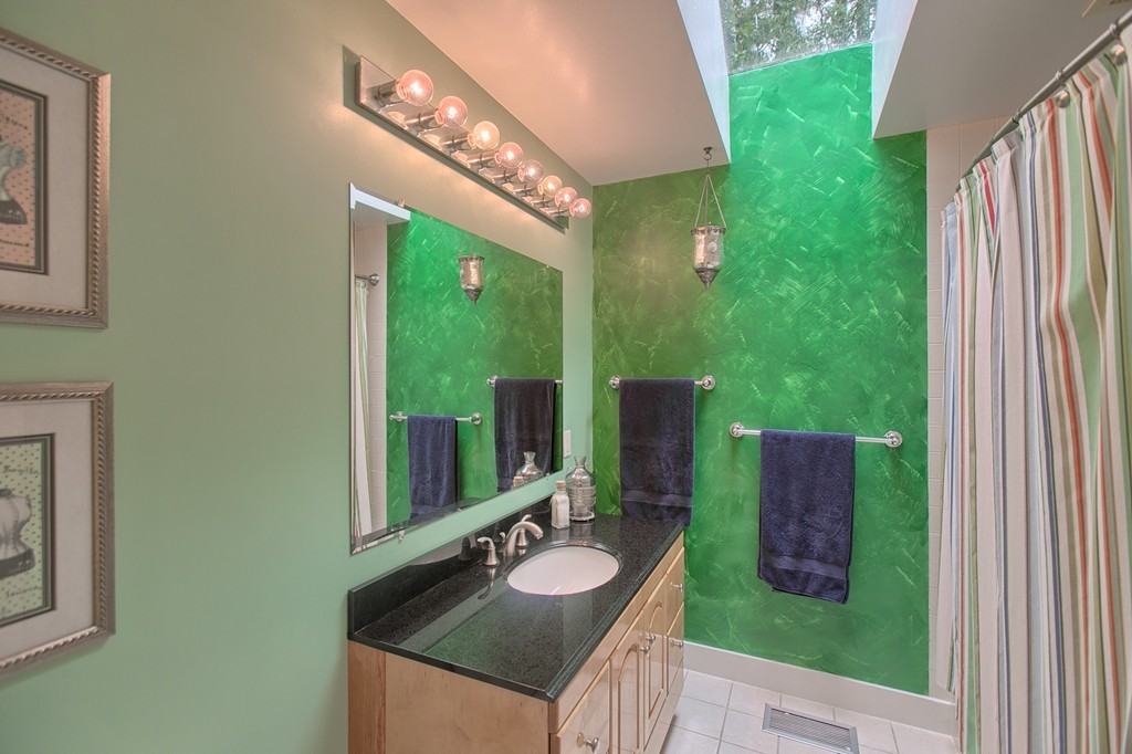 67 Outlook Road Billerica, MA 01862 - Photo 9 of 27 Gallery Image 9