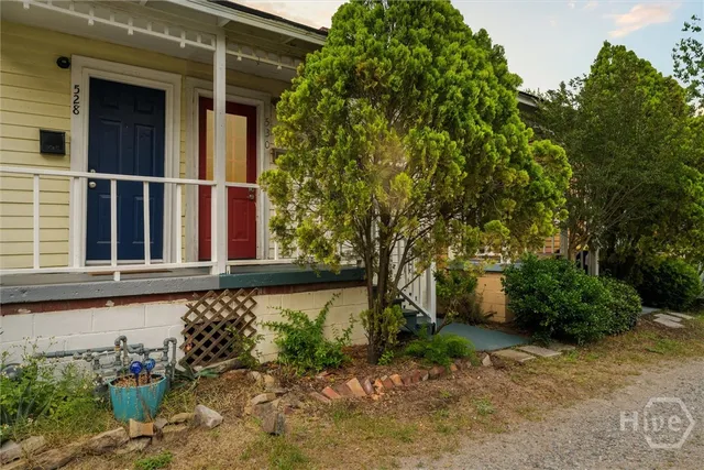 $1,900 | 530 East Gordon Lane, Savannah, GA 31401