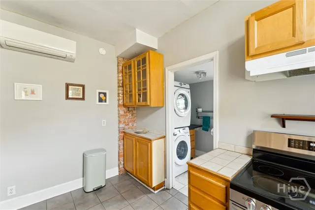 $1,900 | 530 East Gordon Lane, Savannah, GA 31401