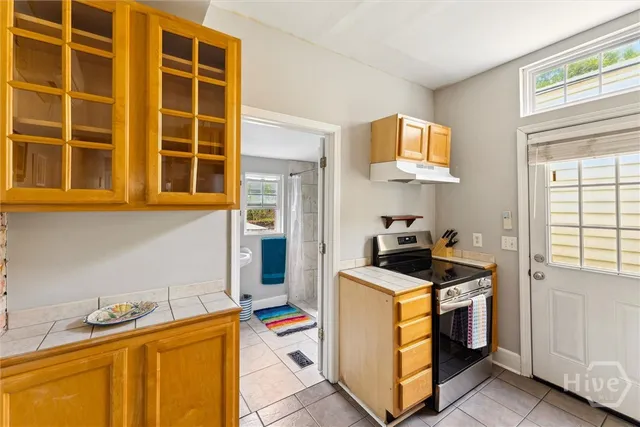 $1,900 | 530 East Gordon Lane, Savannah, GA 31401