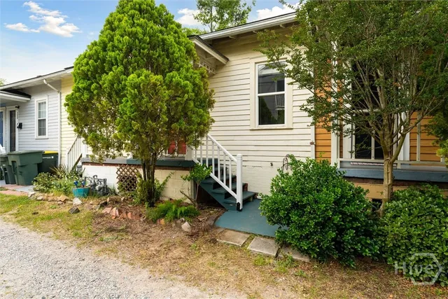 $1,900 | 530 East Gordon Lane, Savannah, GA 31401