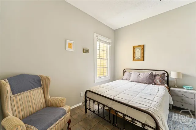 $1,900 | 530 East Gordon Lane, Savannah, GA 31401