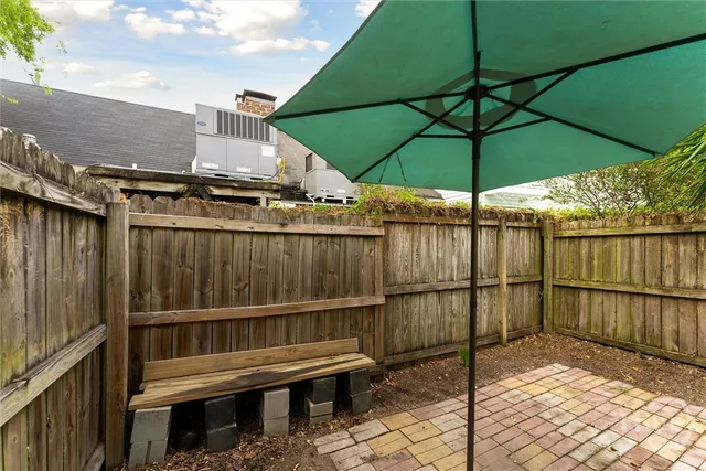 $1,900 | 530 East Gordon Lane, Savannah, GA 31401