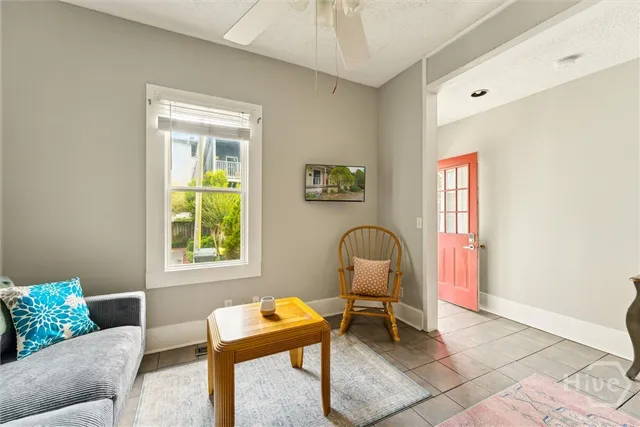 $1,900 | 530 East Gordon Lane, Savannah, GA 31401