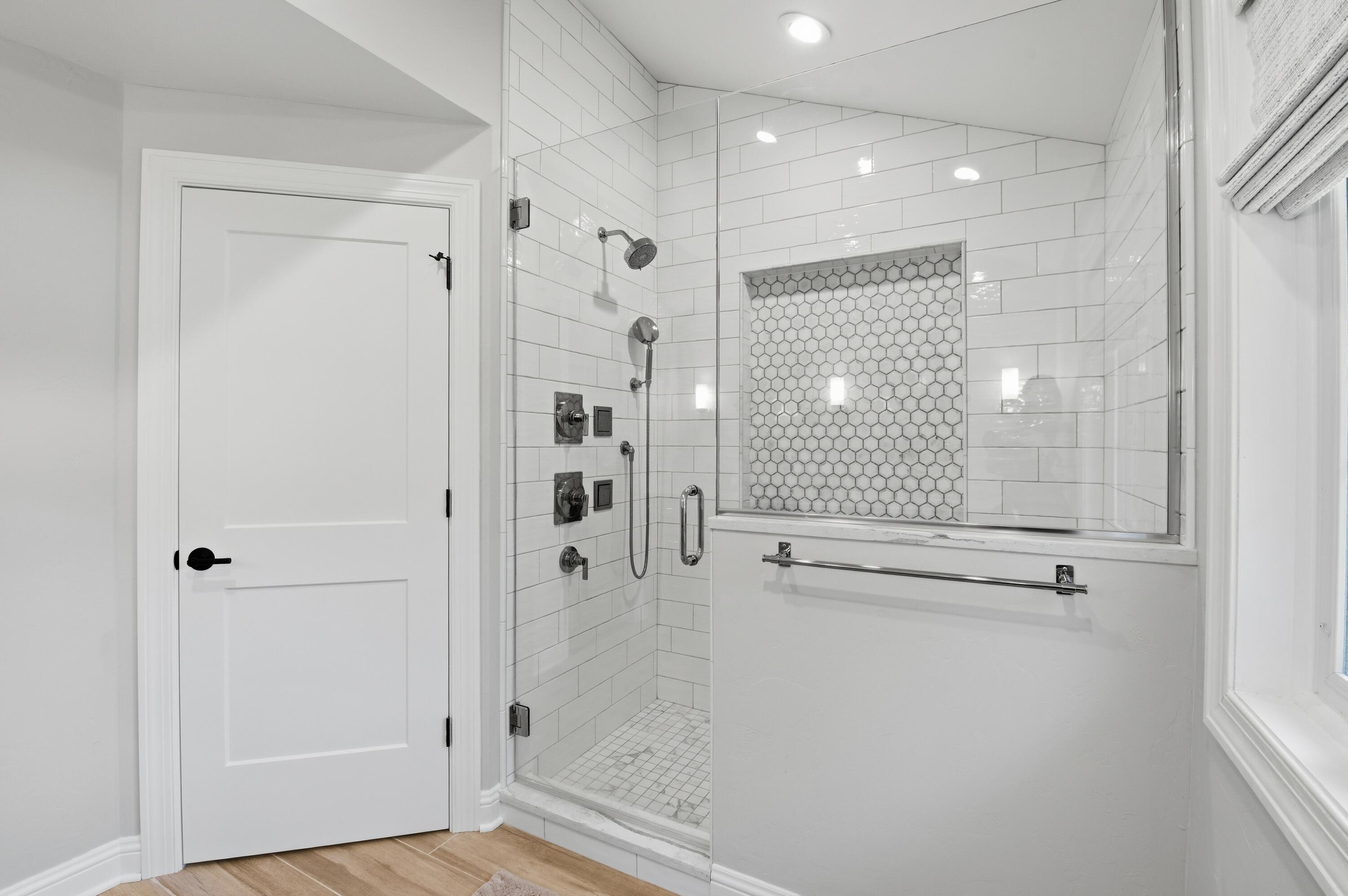N28W30219 Red Hawk Court Delafield, WI 53072 - Photo 15 of 60 Bathroom