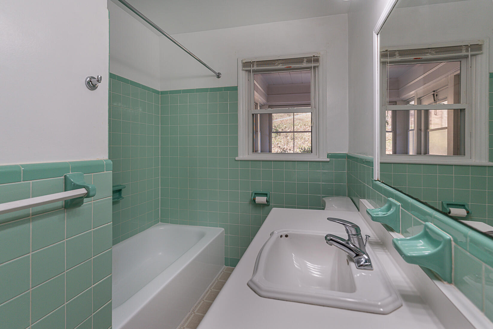724 Eddies Road Salem, VA 24153 - Photo 24 of 54 a bathroom with a sink a toilet a mirror and bathtub