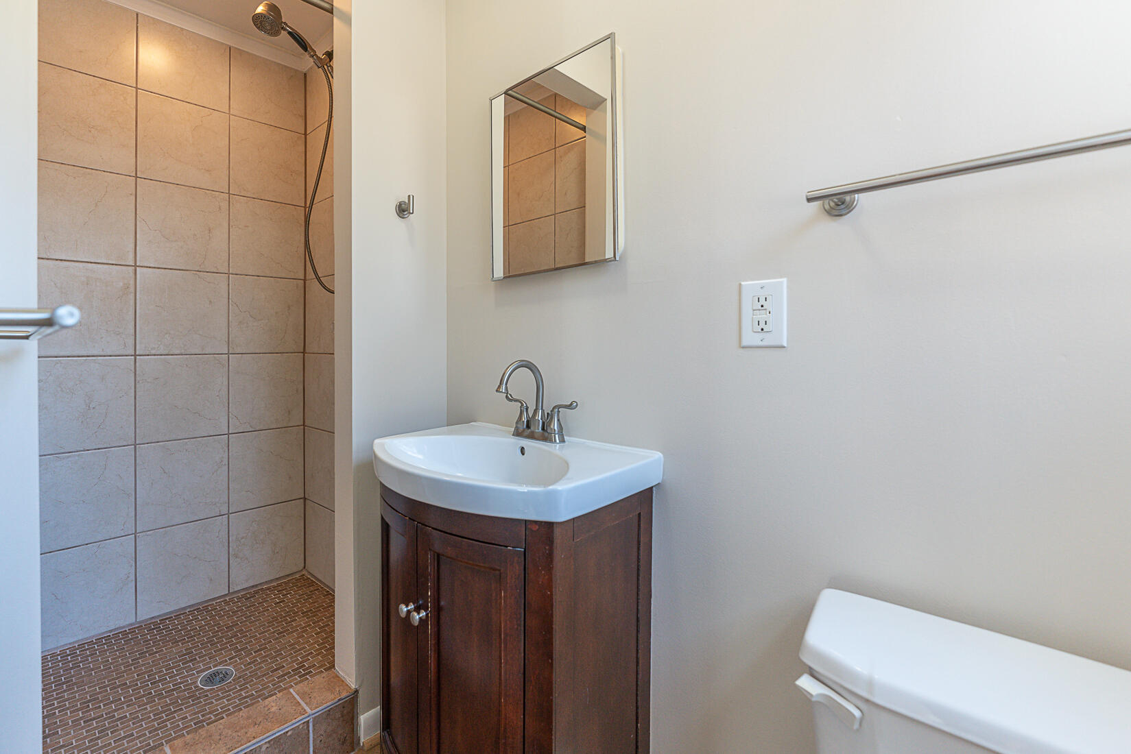 724 Eddies Road Salem, VA 24153 - Photo 33 of 54 a bathroom with a sink toilet and mirror