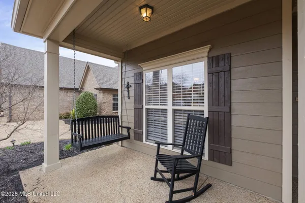 $325,000 | 5900 Foxdale Loop, Southaven, MS 38672