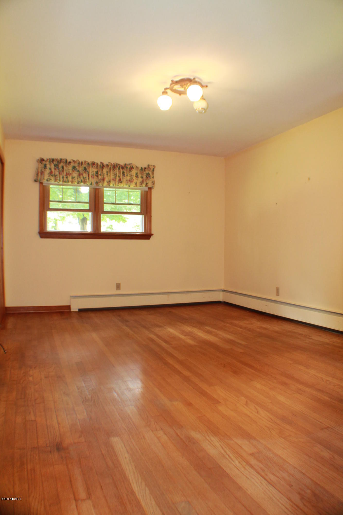 309 Barker Road Pittsfield, MA 01201 - Photo 8 of 29 Bed 1