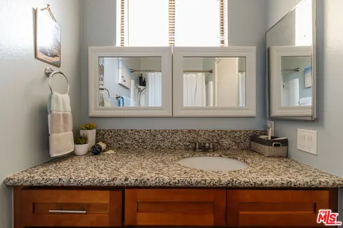 $629,000 | 15023 Sherman Way, Unit E, Van Nuys, CA 91405
