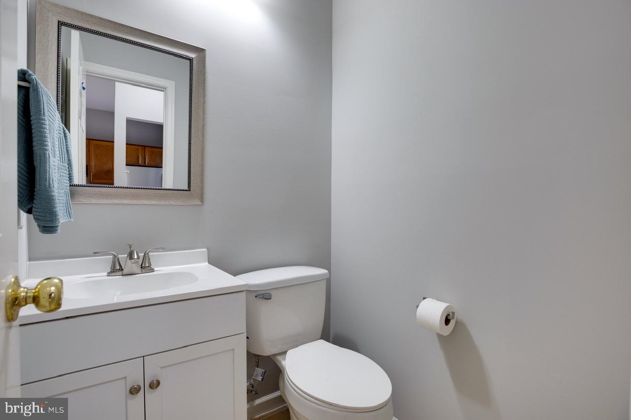 3005 McMaster Court Herndon, VA 20171 - Photo 15 of 26 a bathroom with a toilet sink vanity and mirror