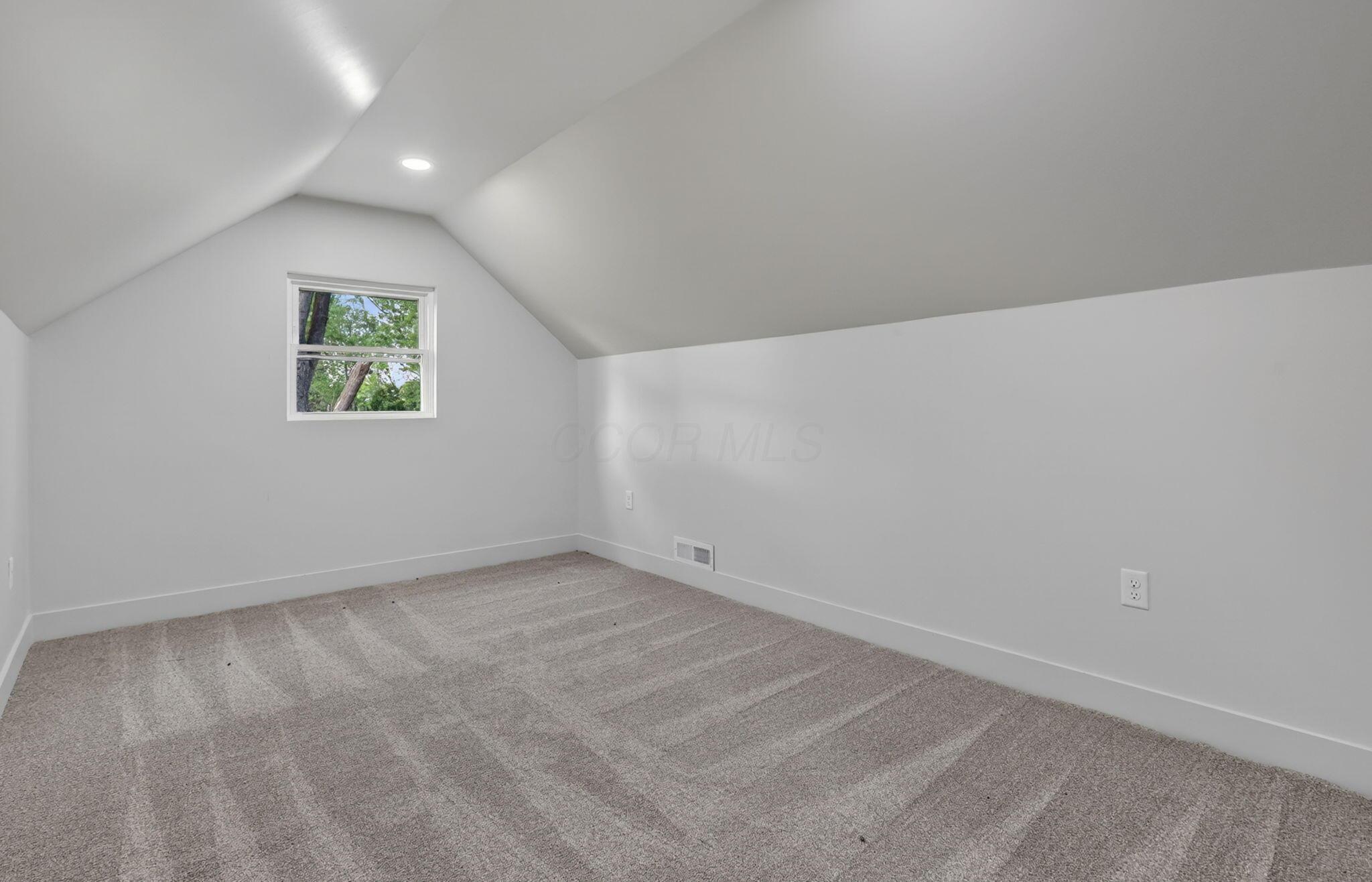 2880 Schwartz Road Columbus, OH 43232 - Photo 35 of 53 Bedroom 4 has plenty of room - would also make a great play room!