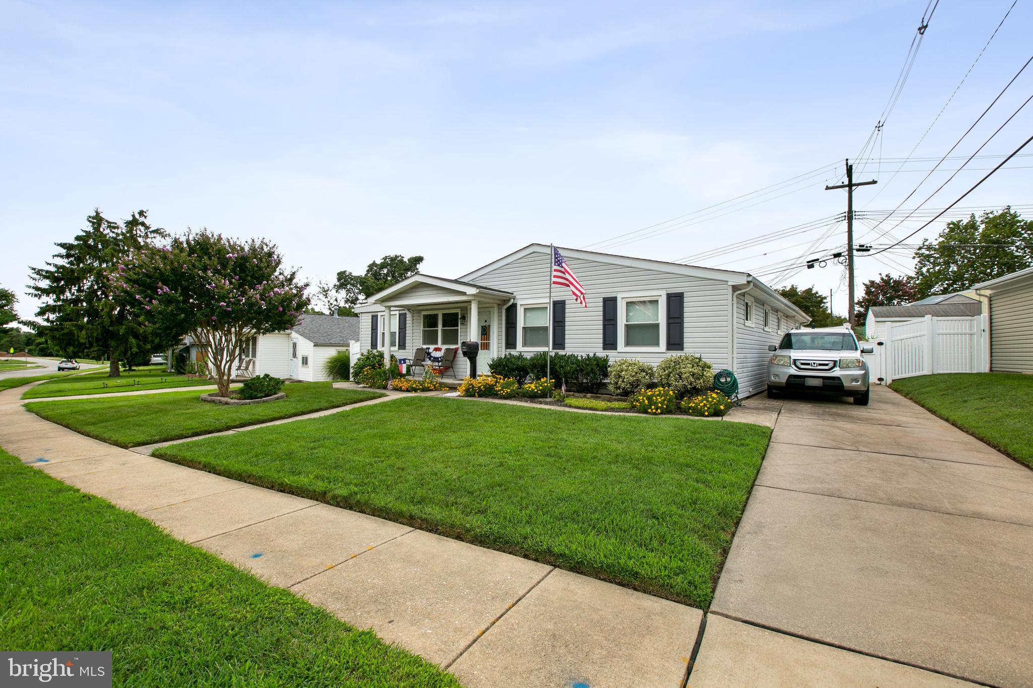 7615 Merritt Point Road Baltimore, MD 21222 - Photo 2 of 42 Well kept front yard with driveway for 3+ cars!