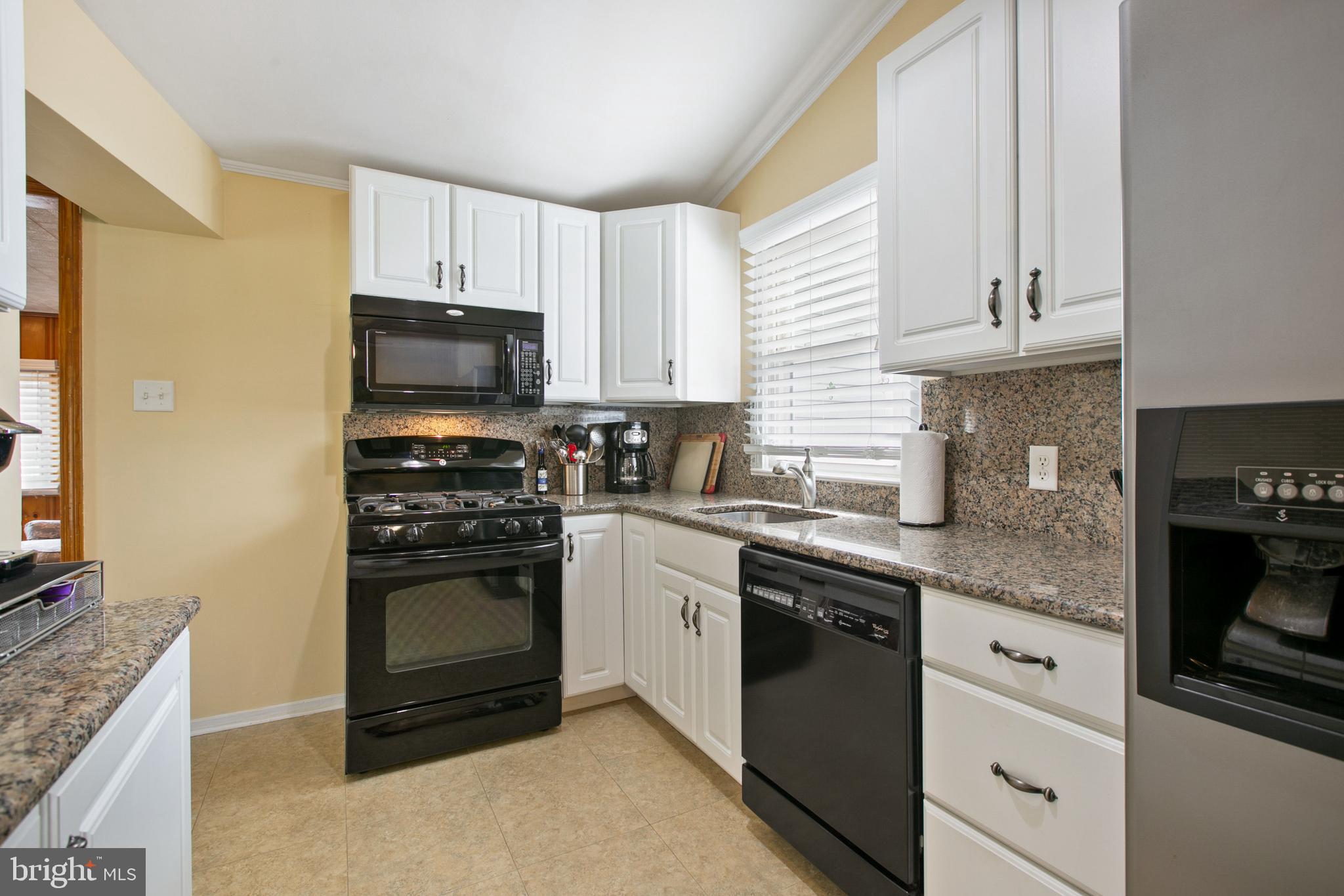 7615 Merritt Point Road Baltimore, MD 21222 - Photo 13 of 42 Efficient layout in the kitchen