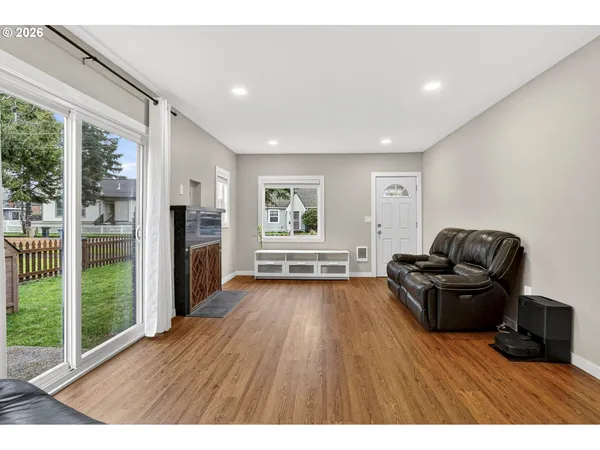 $319,000 | 155 East Rose Street, Lebanon, OR 97355