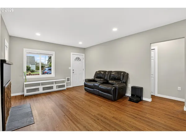 $319,000 | 155 East Rose Street, Lebanon, OR 97355