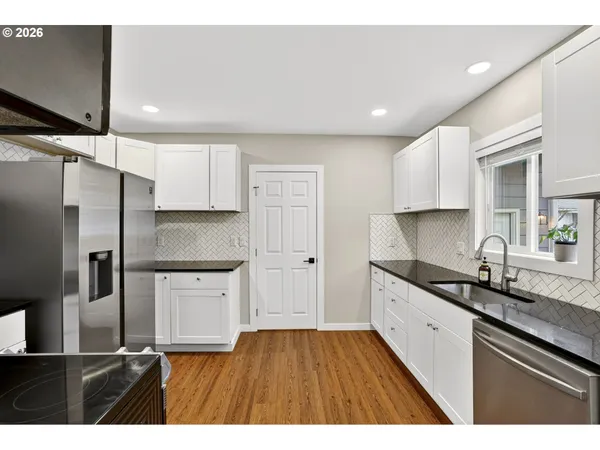 $319,000 | 155 East Rose Street, Lebanon, OR 97355