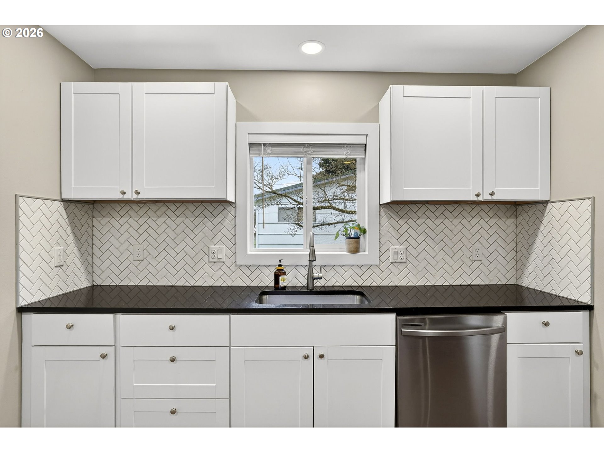 155 East Rose Street Lebanon, OR 97355 - Photo 17 of 35