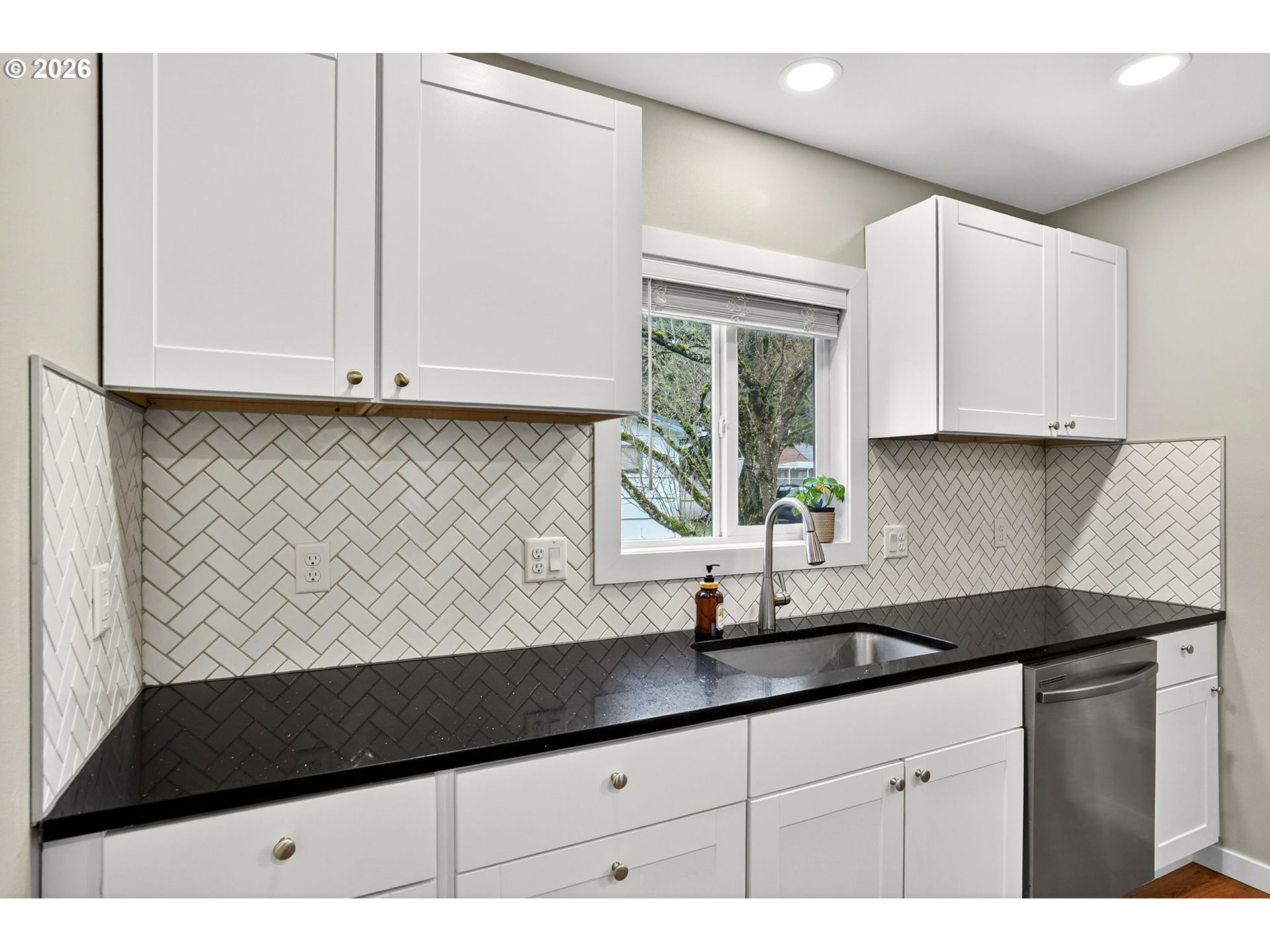 155 East Rose Street Lebanon, OR 97355 - Photo 18 of 35