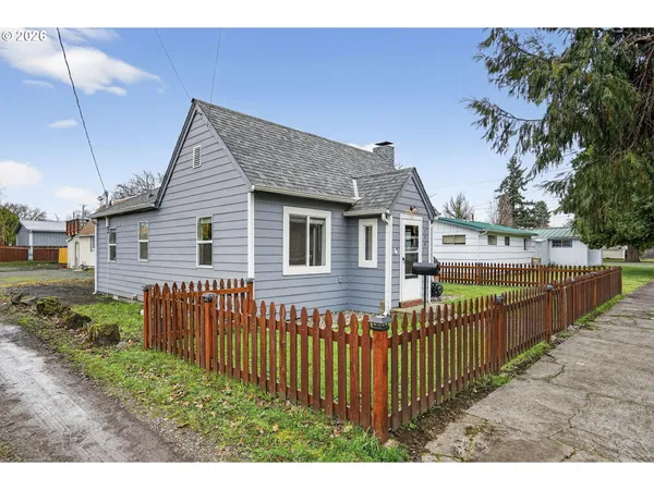$319,000 | 155 East Rose Street, Lebanon, OR 97355