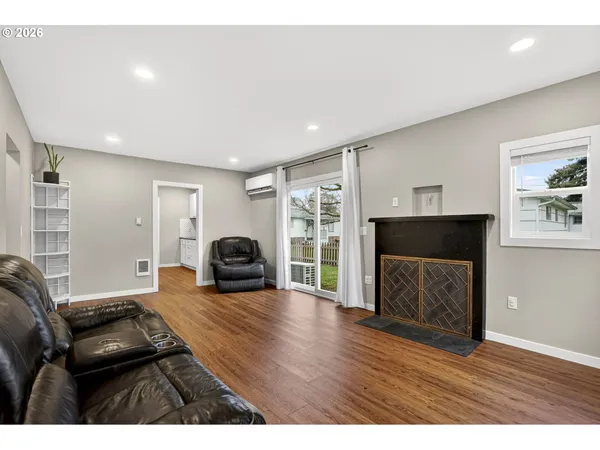 $319,000 | 155 East Rose Street, Lebanon, OR 97355