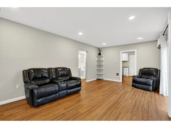 $319,000 | 155 East Rose Street, Lebanon, OR 97355