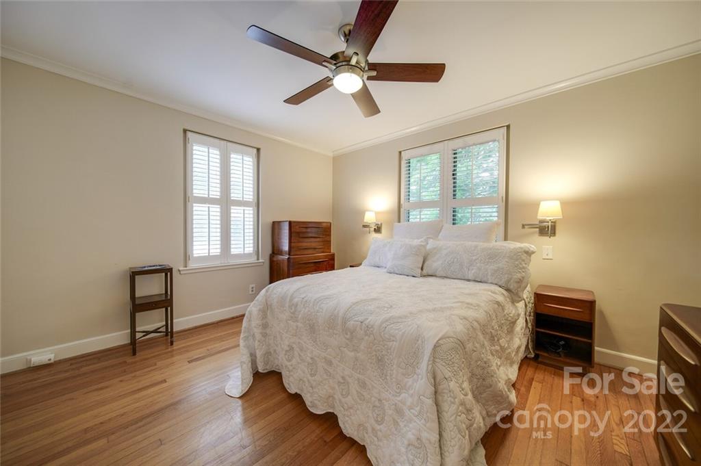 811 Queens Road, Unit 2 Charlotte, NC 28207 - Photo 14 of 31 a spacious bedroom with a bed and window
