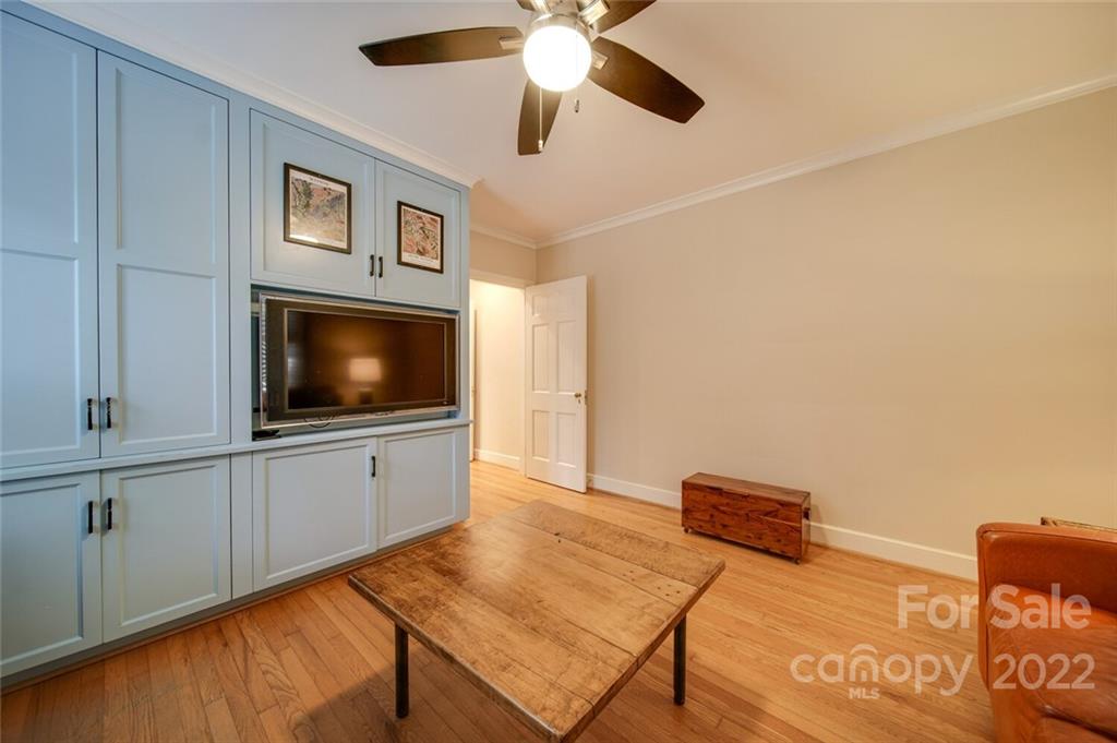 811 Queens Road, Unit 2 Charlotte, NC 28207 - Photo 20 of 31 a living room with furniture and a flat screen tv