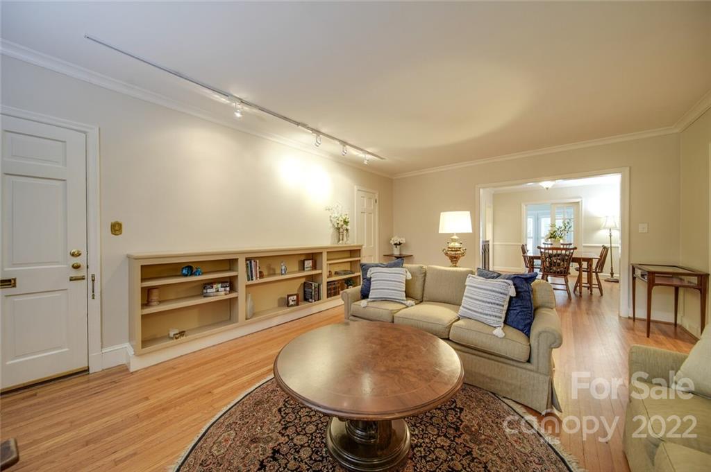 811 Queens Road, Unit 2 Charlotte, NC 28207 - Photo 2 of 31 a living room with furniture and a wooden floor