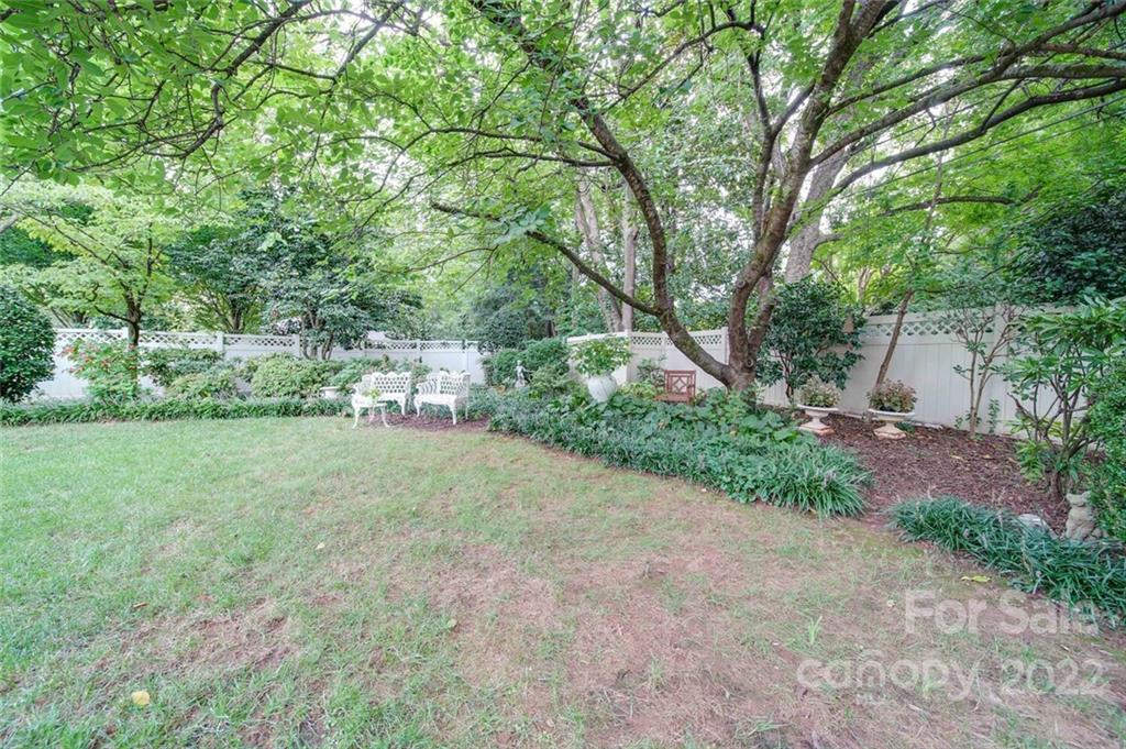 811 Queens Road, Unit 2 Charlotte, NC 28207 - Photo 24 of 31 a view of a backyard