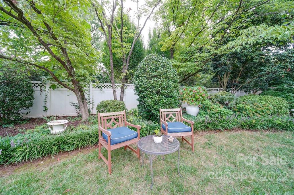 811 Queens Road, Unit 2 Charlotte, NC 28207 - Photo 26 of 31 a view of a chairs and table in backyard